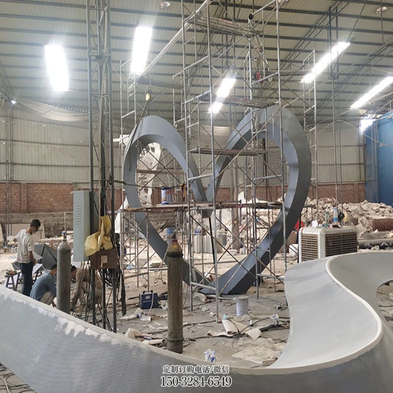 金屬love雕塑承接，陸地?cái)[件，燈光love雕塑制造商
