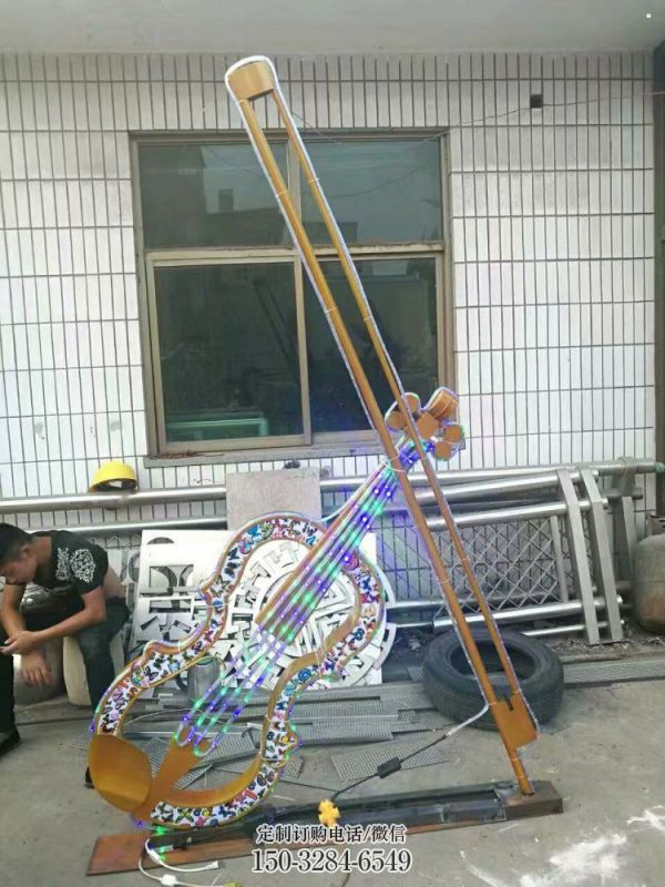 提琴雕塑供應(yīng)，地標(biāo)擺件，烤漆提琴雕塑制造